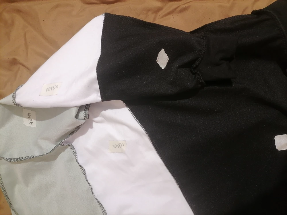 Вроде все устраивает, но вот эти бумажки на изнаночной стороне не совсем мне понятны, по всей кофте. В чем прикол?!🤔