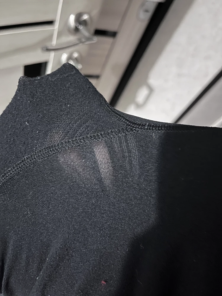 мои парамерты
рост 161
от 70
об 90
вес 52
это большая печаль, всегда беру колготки побольше, так как не люблю, когда давит на живот, + зимой надеваю под колготки лосины с мехом, размер 52-58 очень давит на живот, а это без лосин :|
решила разрезать и подшить края, колготки плотные не расползлись! что плюс, но разошлись, или неприкрашенны, в районе заводских швов (1 фото) (такие пришли)
подумала ладно, и заказала размер побольше, пока новые колготки шли- эти закатались…(2 фото)
итого: по размеру не подходят, закатываются, пришли с браком
насчет 600 дэн не знаю, не буду судить