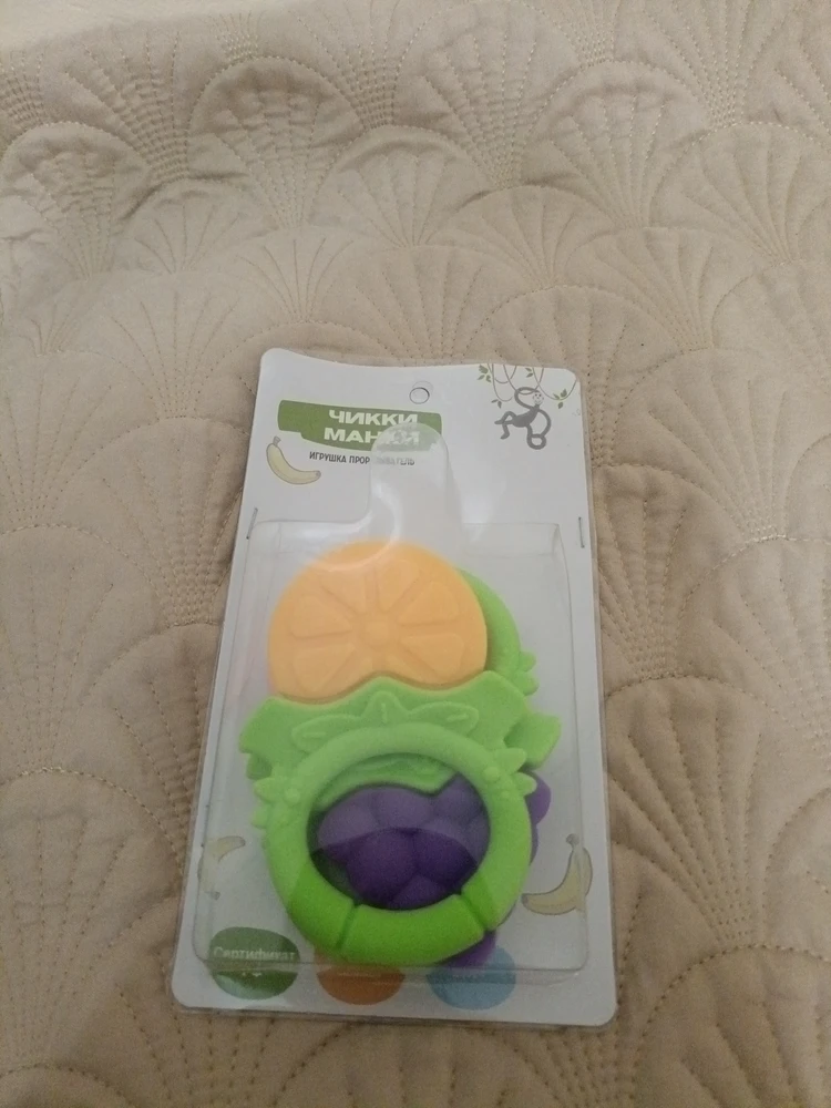 Не имеют запаха, мягкие.Ребёнка очень зашли этот набор прорезывателей. Спасибо