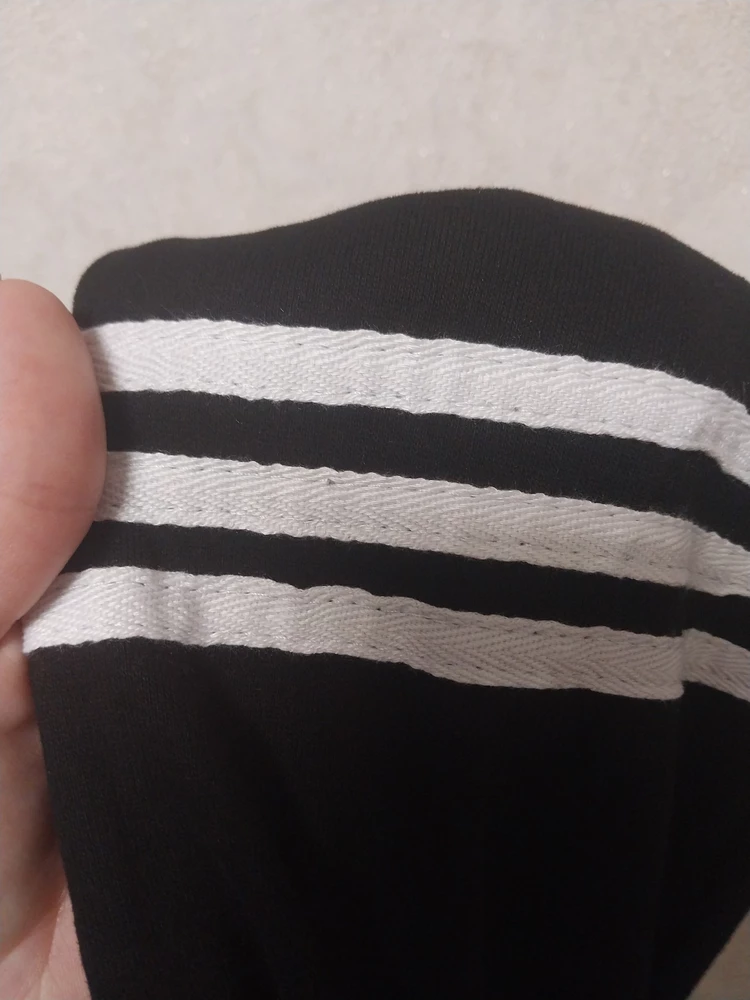 Офигенный ,лёгкий, все прошито. Внутри очень мягкий.