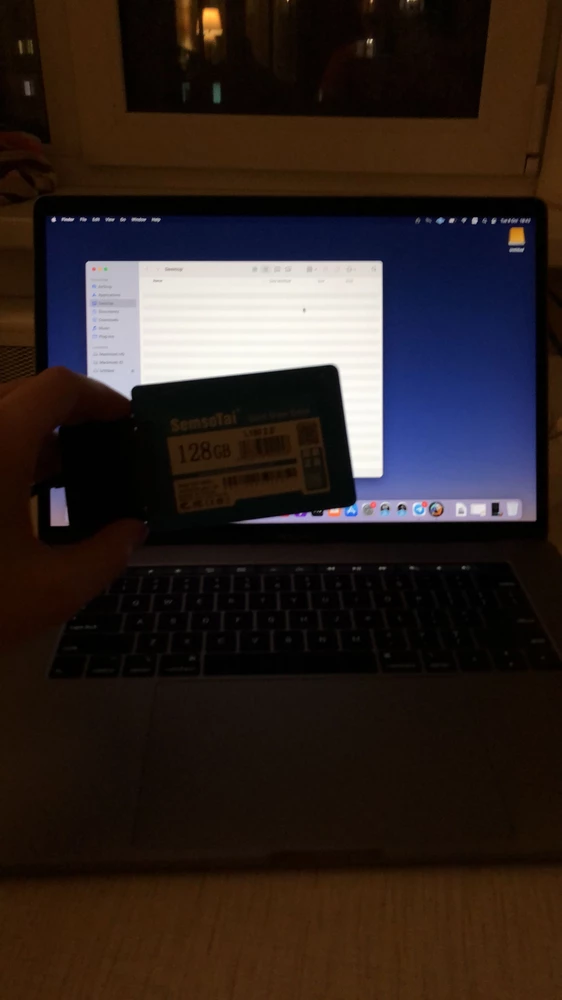 Быстрый диск, поставил на него второй системой macOS. Все летает 😋🌪️