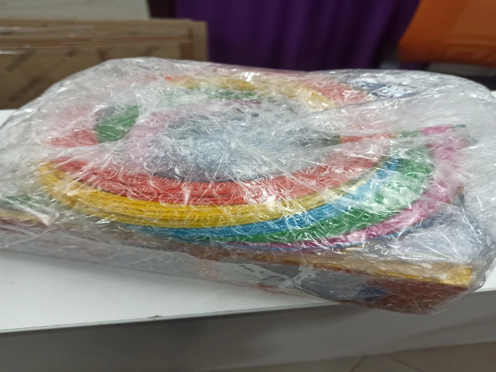 Комплектация хороша, много всего, разные схемы. Пока не пробовали включать, так как взяли в подарок. Визуально все целое.