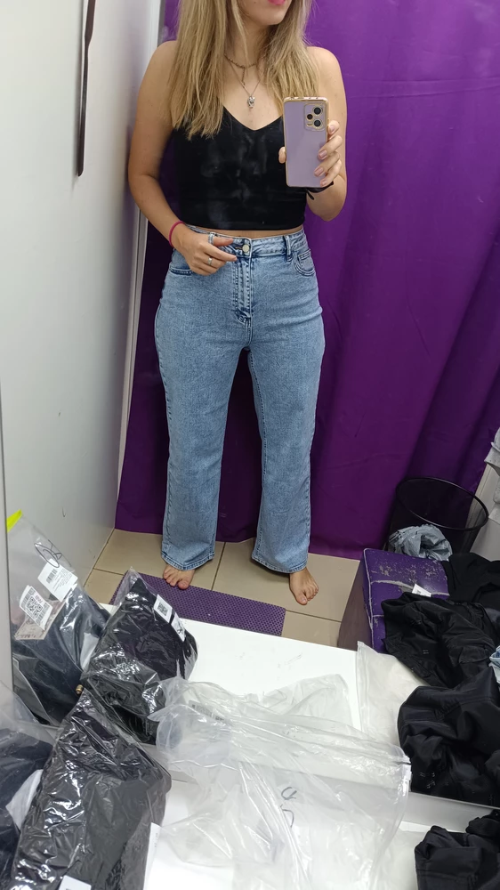 Неплохие, особенно, если цените комфорт, но для меня все таки оказались тонковаты) Снижать не за что, просто выбрала другие с более грубой джинсой)