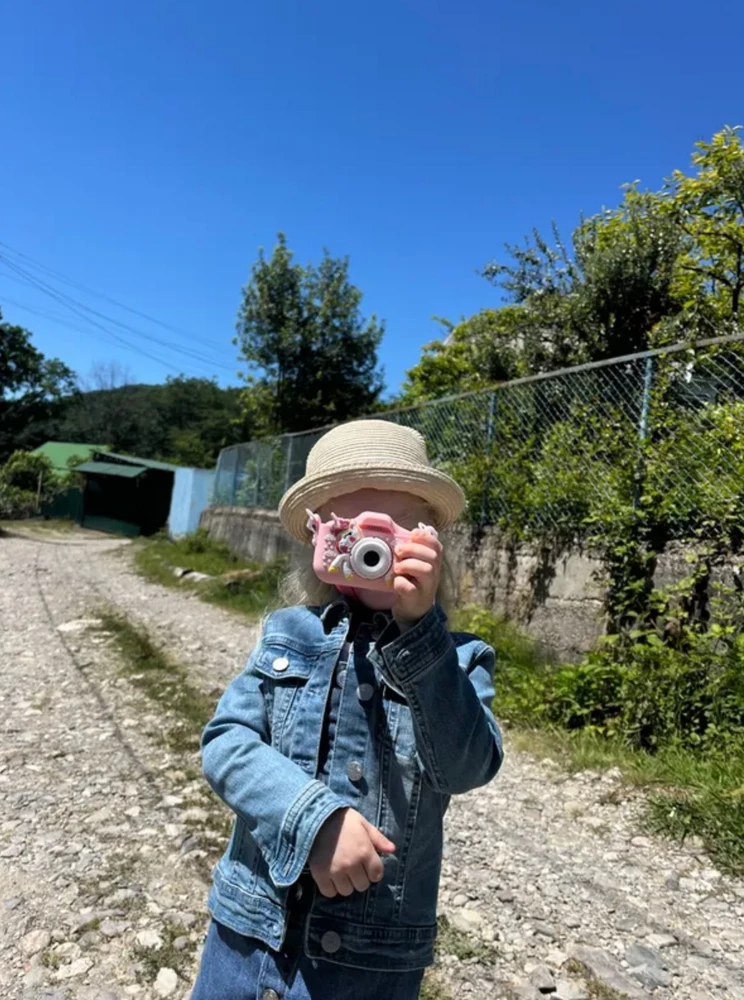 Все отлично,фотоаппарат соответствует описанию.Ребенок доволен! Товар пришел в целости и сохранности.Спасибо продавцу!