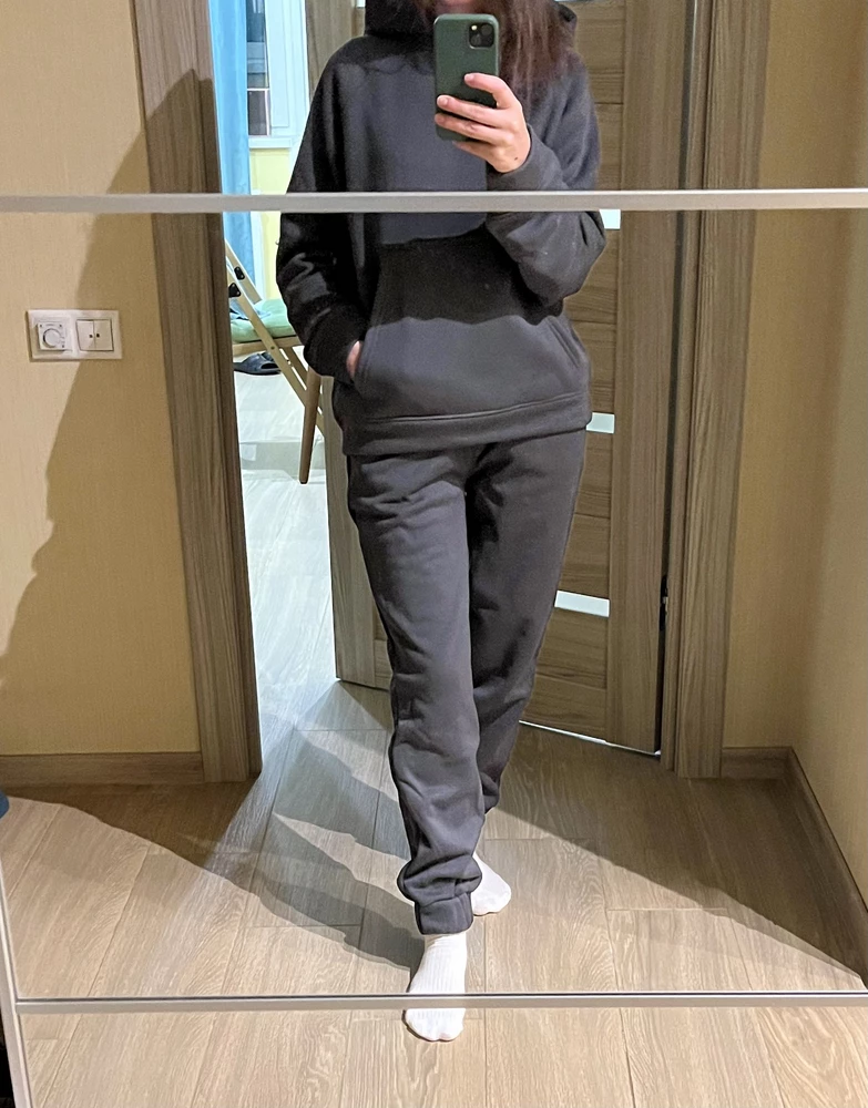 В восторге от костюма! Ткань и пошив очень качественные, внутри уютный плюш, при стирке не сыпется. Мега теплый, то что нужно на осень-зиму. На рост 164 и размер 42  подошел отлично. Спасибо!!!