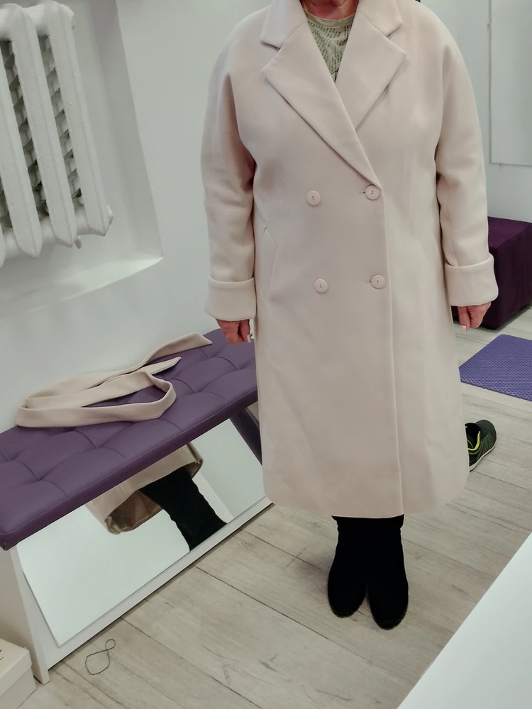 Само пальто понравилось, но только вот цвет оказался светлее, чем на фото продавца. После отпаривания думаю будет смотреться лучше.