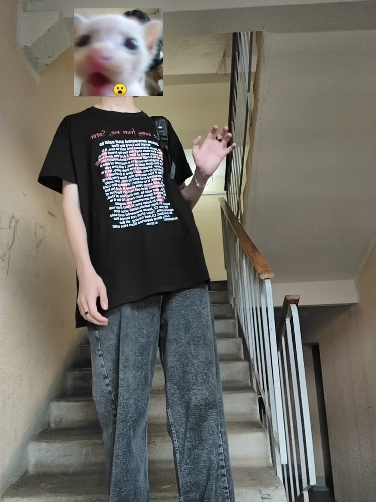 Мне очень материал понравился ,думаю буду ходить в этой футболке еще долго 
Размер 3 xl брал на 190 см роста