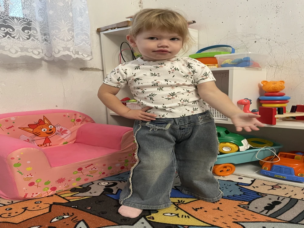 Очень хорошие футболки. После стирки не облезли, не скатались, не сели и не перекосились. Стирка согласно рекомендациям по уходу, сушка в машине на детском режиме. На фото после 2-3 стирок