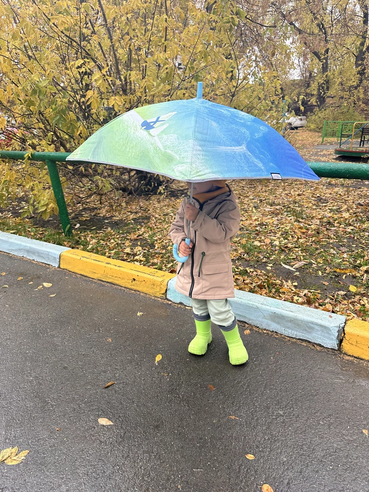 Отличный зонт, сыну очень нравится. Легкий механизм рсскрытия, ребенок справляется за 2 секунды.