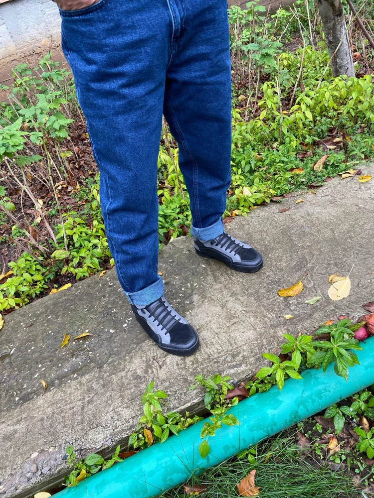 Отличные качественные джинсы! Ровные швы, сшиты аккуратно, рекомендую!