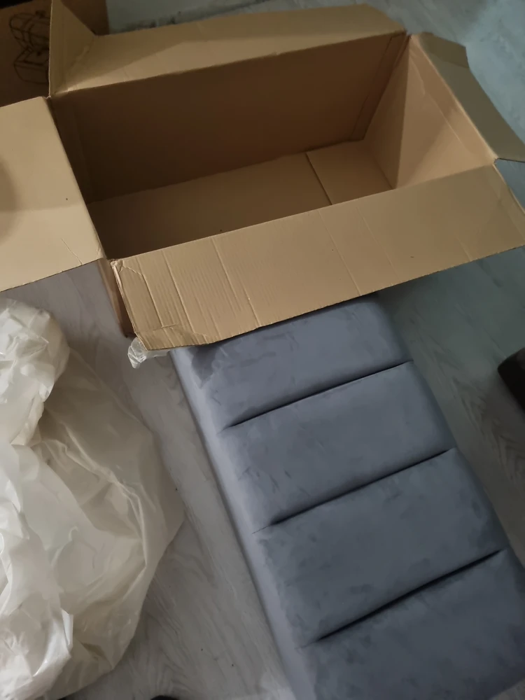 Сам пуф неплохой. Но где ножки?