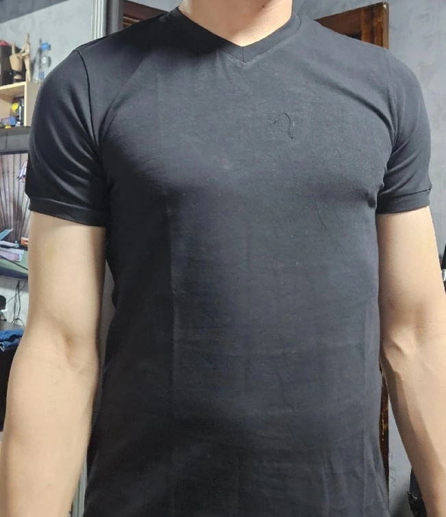 Заказала второй раз, но 5 штук, и в итоге все пришли маломерки! Хотя в первый раз все было отлично. Решила отдать брату, который носит размер L, и ему в плечах тесно.
Я ношу 44-46, и если бы футболка не была сильно длинной, то носила бы сама. Откуда написали 52 размер непонятно