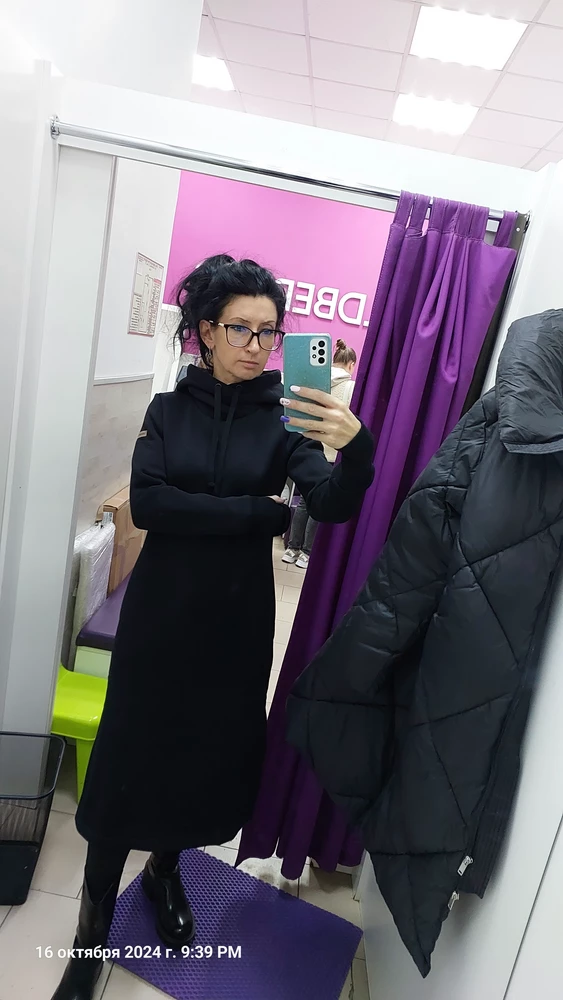 Платье очень понравилось, село хорошо.  Взяла 42 размер на ОБ 92, ОГ 88, ОТ 66
Сидит очень свободно, совершенно не обтягивает ни в одном месте, и при этом держит форму, материал плотный. В общем это то что я и хотела. Отличный вариант для удобства и тепла.