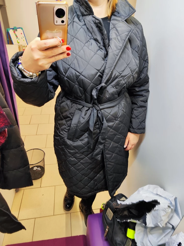 Пальто понравилось.размер 60..как и заказывала.посмотрим как в носке будет. Внутри карман. Застёгивается на кнопки