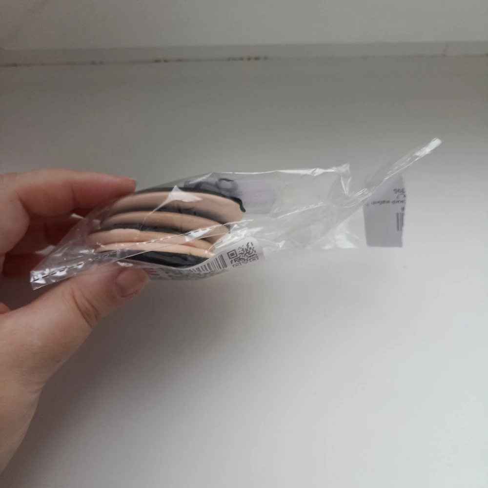 Заявлено было семь спонжиков, а пришло толь четыре. Пакет вскрыт.