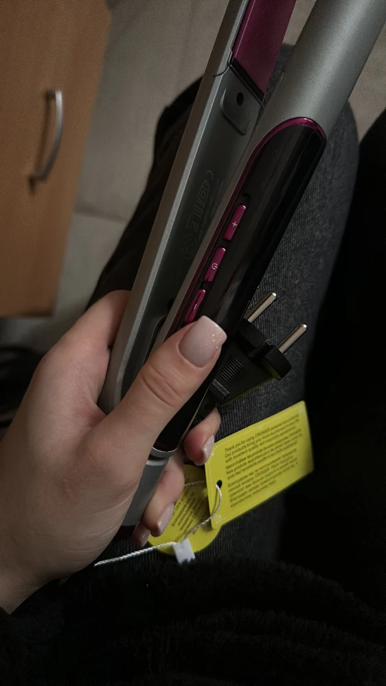 Греется за пару секунд, да. Но работает абсолютно никак🤦♀️🤷♀️ Очень вялые, почти прямые кудри получаются!! Я очень разочарована. Я поойками пользуюсь каждый день по утрам на скорую руку. А тут даже полчаса простой и результата НОЛЬ