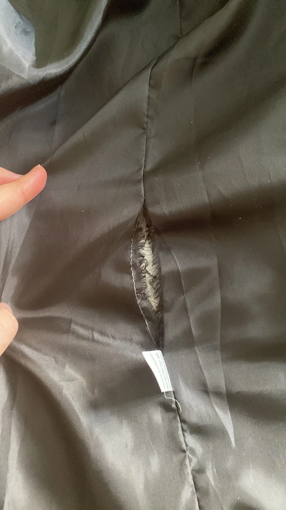 Если бы пошив был выполнен хорошо, то 5⭐️
Но из за того что расползлись все нитки за качество 1⭐️