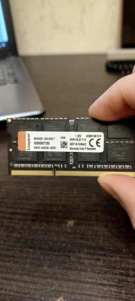 ОЗУ на картинке и в описании указан как DDR3, по факту привезли DDR3L. обратил внимание на наклейку только дома. и то только по вольтажу. Продавец отказался принимать назад товар при этом он согласился в переписке и при предоставленных фото, что он вводит покупателей в небольшое заблуждение.