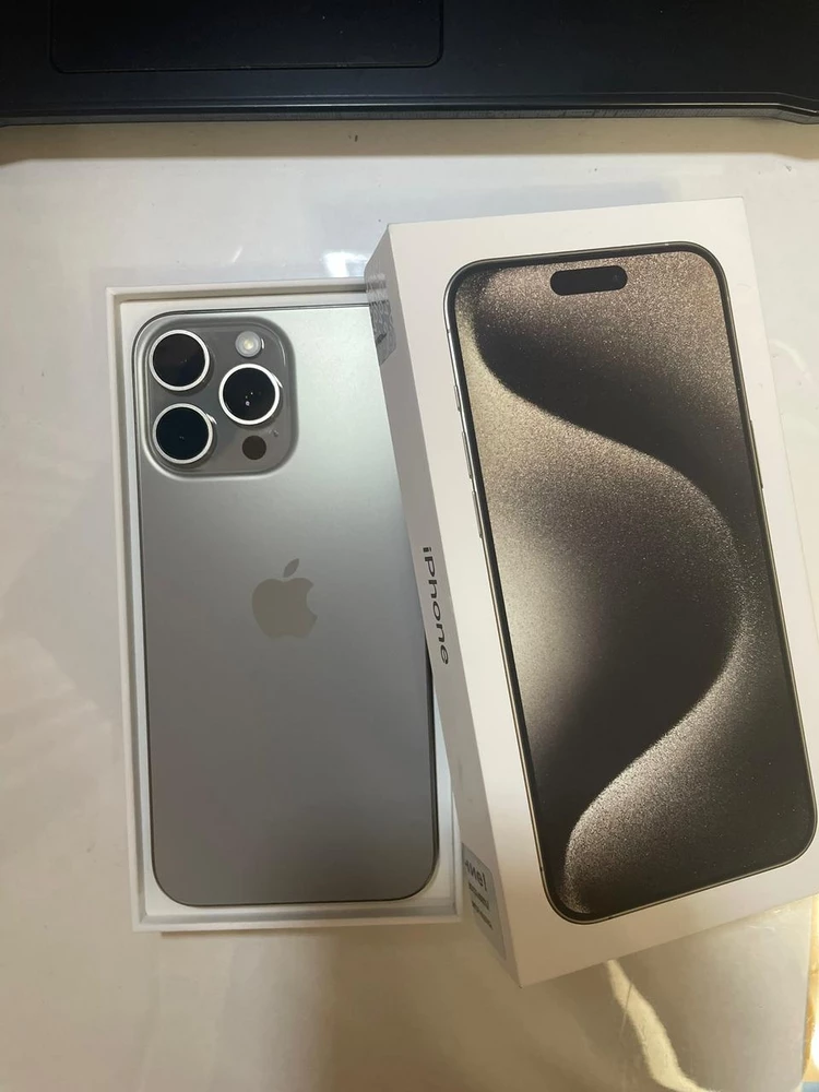 Телефон пришёл на день раньше, упакован мега надёжно. В подарок пришло Хорошее защитное стекло и силиконовый чехол, правда чехол немного был деформирован, но на первое время пойдёт. Товар оригинальный, поэтому все его достоинства очевидны.