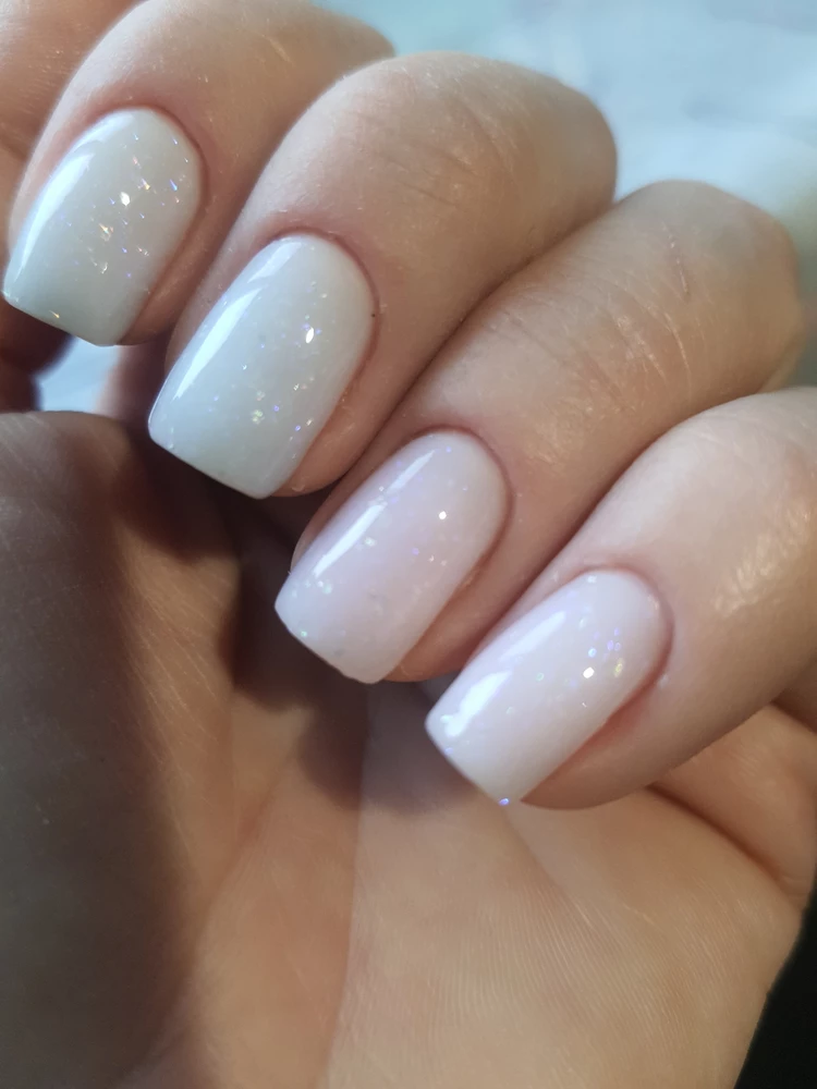 Попробовала на себе пока только 2 цвета, нежнятина боже мой 😋😍 ложила тонким слоем на молочный гель лак