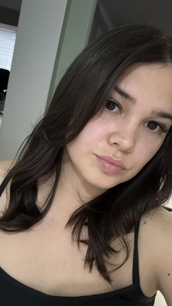 Взяла на ориг дайсон. Работает✊🏽 но делала без средств для укладки и большими прядями, поэтому кудри не сильные. У кого не получается, наверно руки из одного места)
Греются, но так происходит с любой даже оригинальной насадкой.