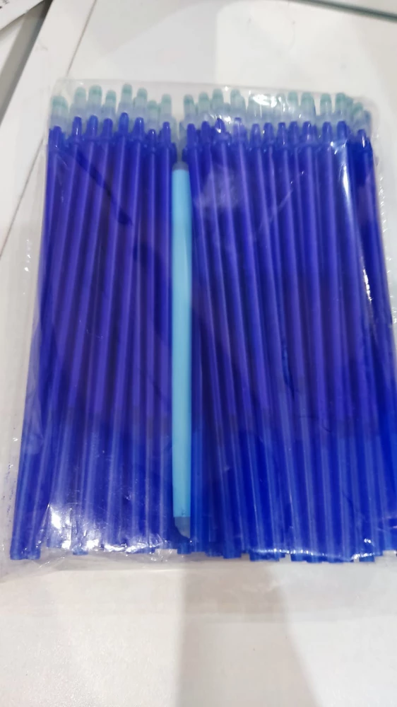 Стержни супер. Ничего не вытекло. Количество соответствует. Ластик прикольный, пишут мягко.