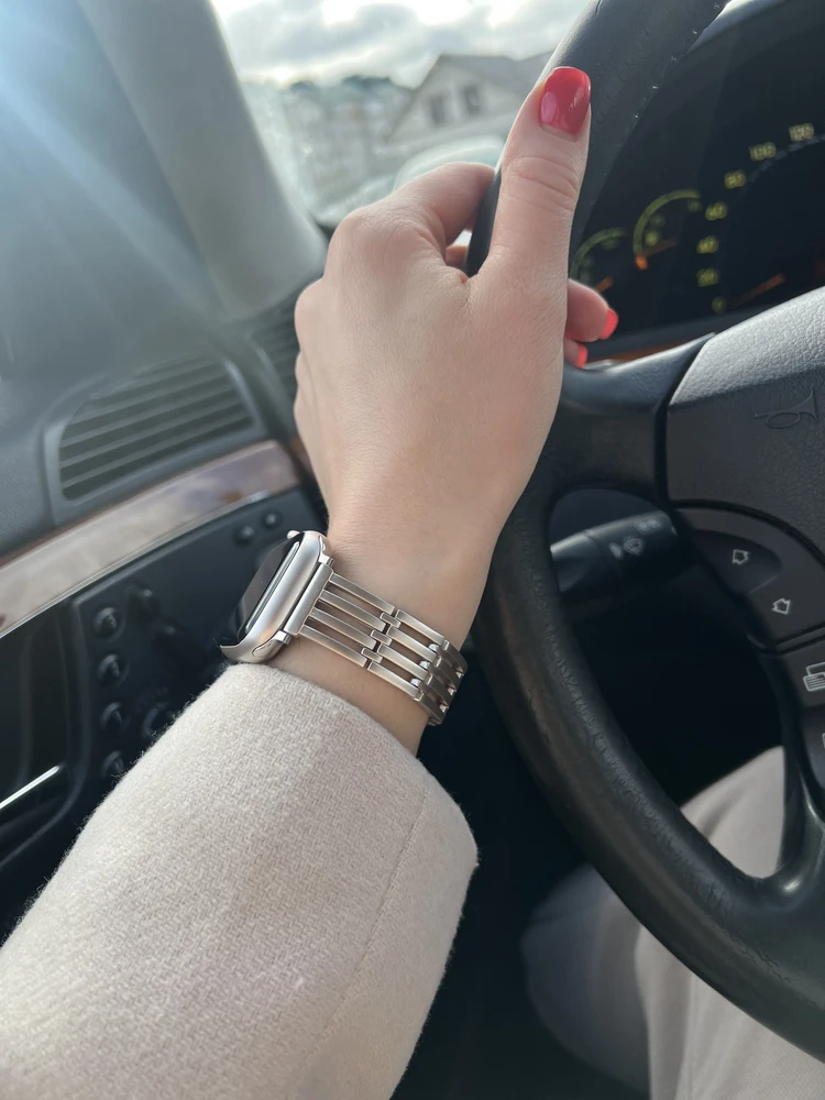 Качество хорошее.
Покрытие не глянцевое а более матовое, за счет этого выглядят не дешево! 
Понравились 👌