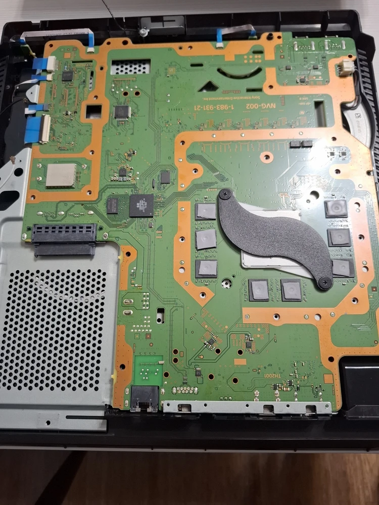 Отлично подошёл к ps4 pro 7208b