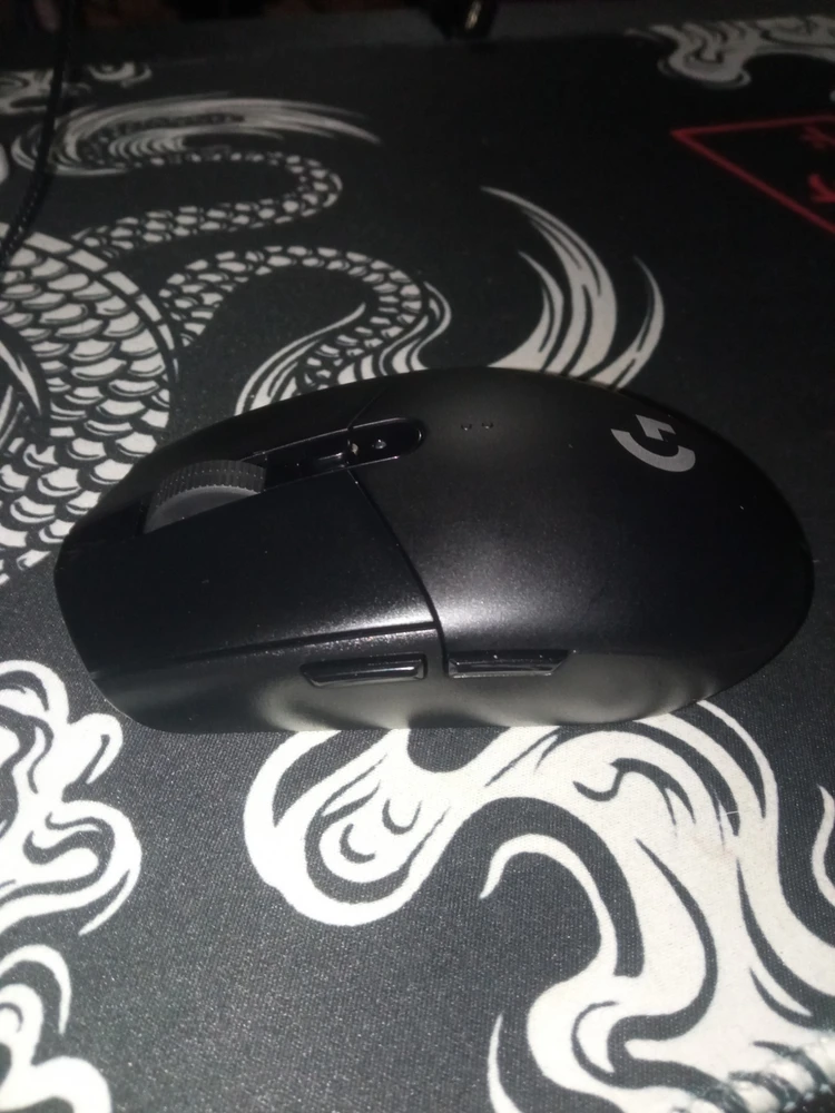 Мышка хорошая, не люфтит, прекрасно скользит на бюджетном коврике, в руке лежит хорошо