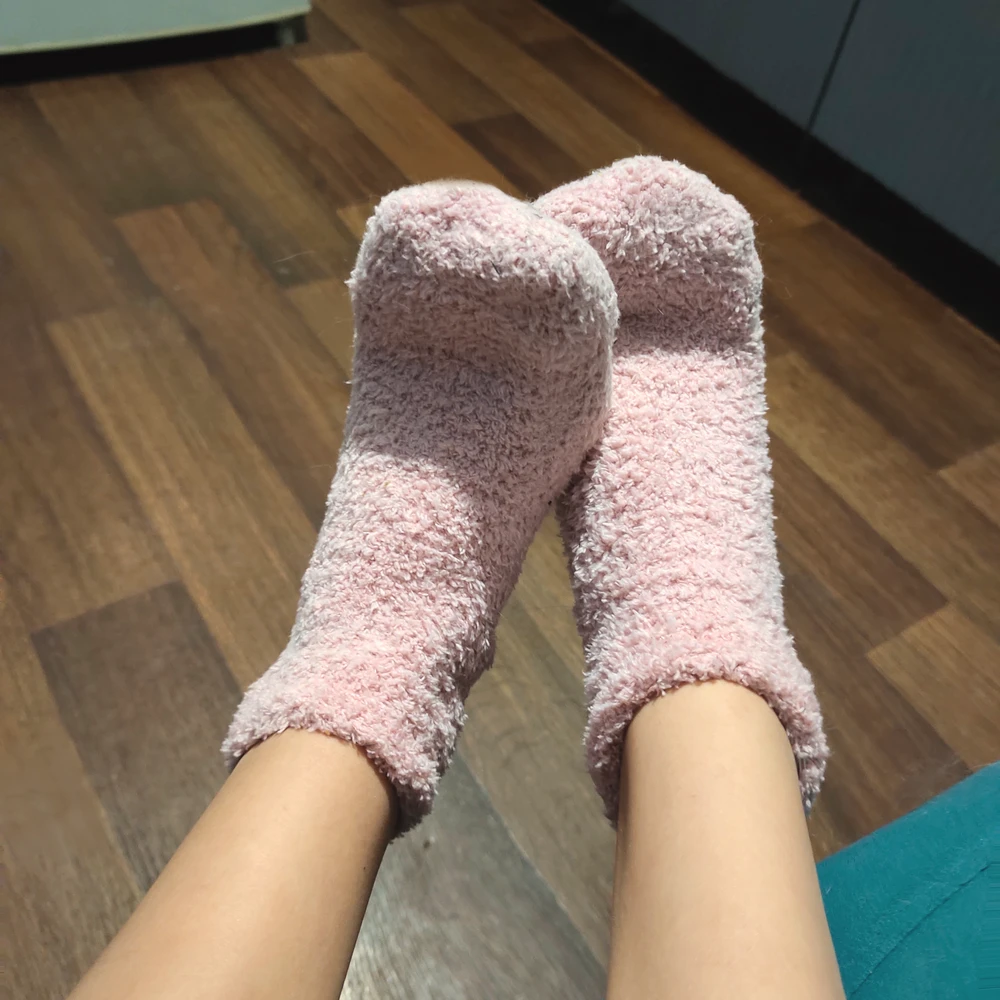 Заказываю 2 раз т.к. первый раз пришли испачканные в жёлтой краске :/
А так милые и мягкие носочки) понравились очень