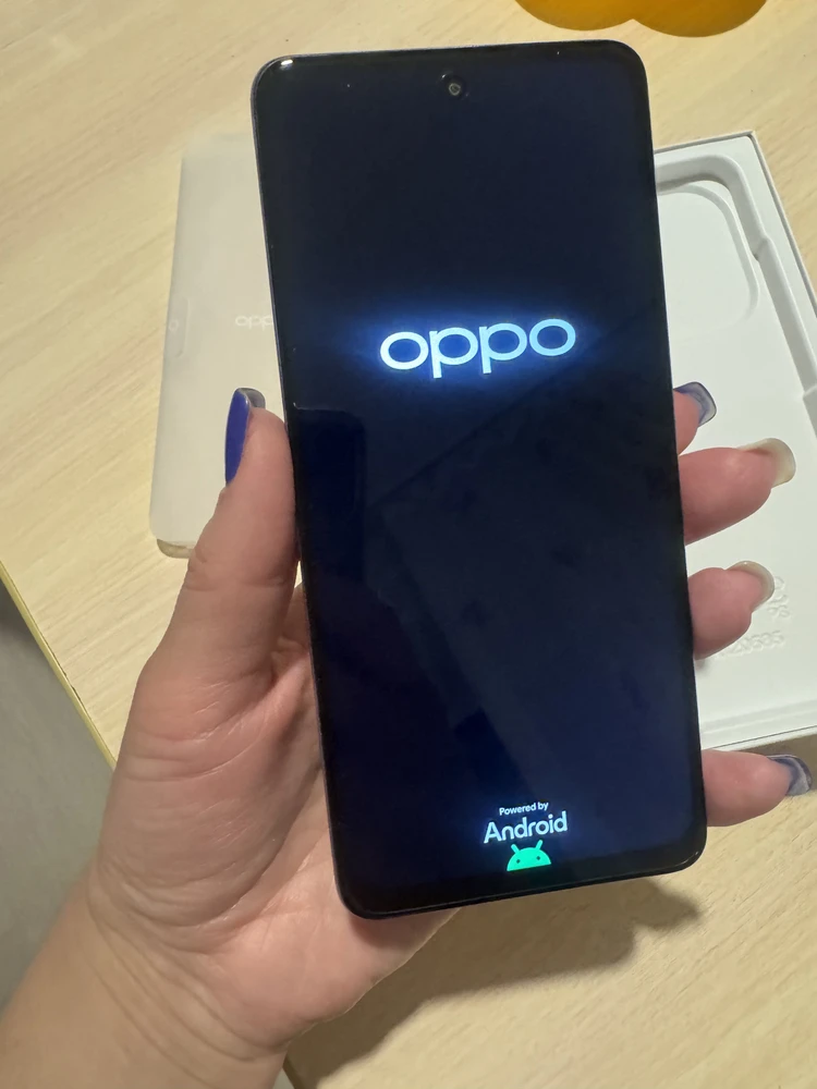 У старшего сына фирма Oppo,нареканий нет вообще сколько лет ,младшей решила взять телефон этой же фирмы.Он прекрасен 😍мощный,не виснет,а цвет какой 🤩в общем и я и дочь  довольны 👏Рекомендую 👍