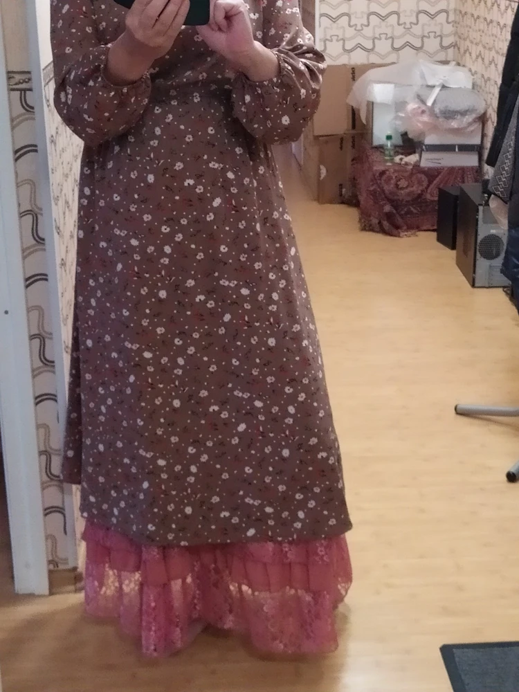 Отличный по виду. Мне длиноват, но оставила. Уберу нижний слой гипюра, пошью манжеты. Рекомендую. Спасибо.