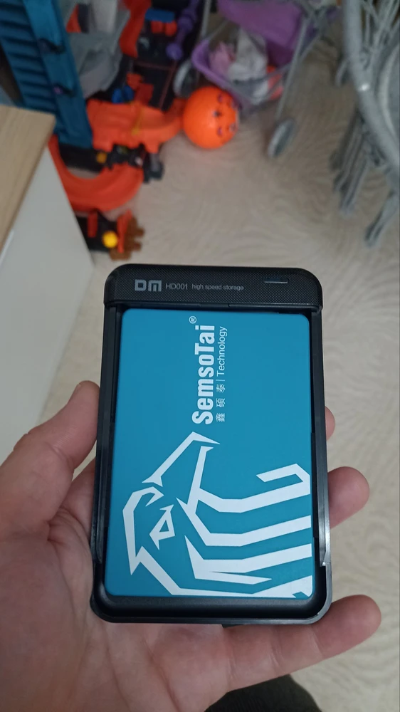 Заводская упаковка в пленке, при первом включении нужно провести инициализацию и создание Тома - если кто не знает и думает, что он определится сам как флешка. Работает шустро, претензий нет