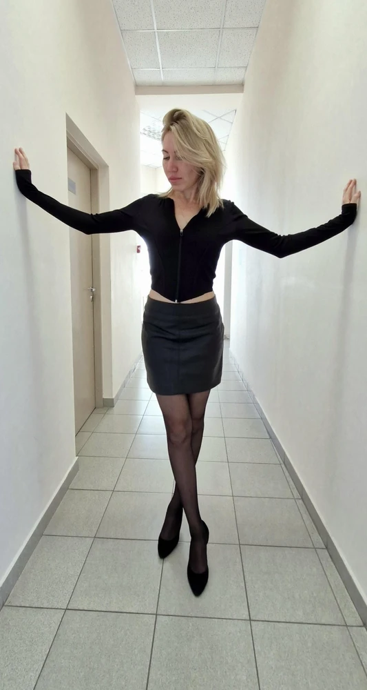 За такую цену нормально.  Линяет сильно.