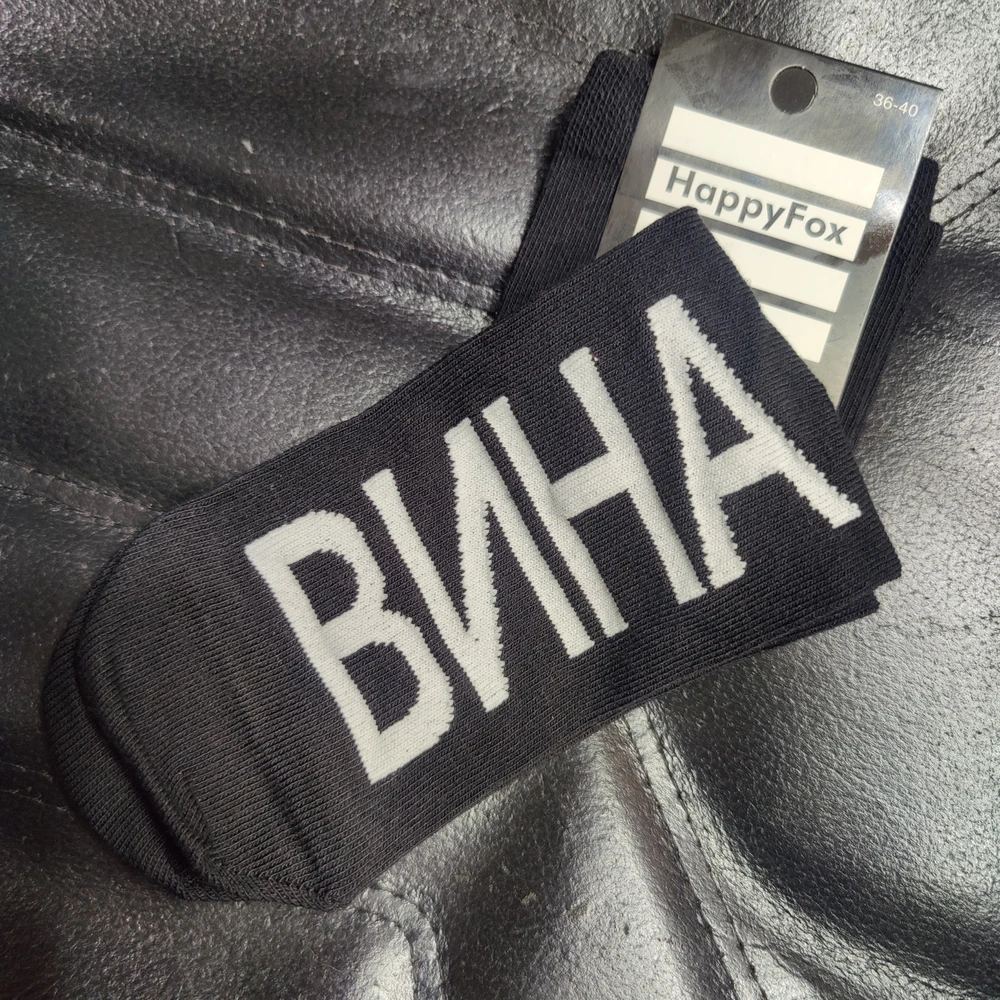 Покупка пришла в обещанные сроки, товар упакован в прозрачный пакет, содержимое видно окружающим, что не есть хорошо. В целом носки понравились, ткань приятная на ощупь. Купила в дополнение к подарку подруги! Поэтому в носке рекомендации дать не могу.