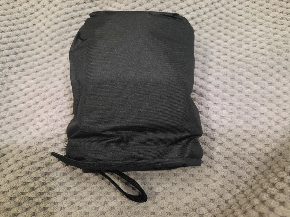 Хороший зонт, крепкий, в футляре. Очень удобный, всегда в сумочке ношу