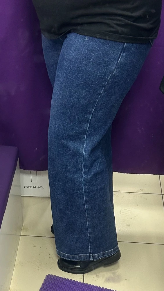 Джинсы шикарные, размер заказала по таблице, сели отлично👍. На рост 185 подошли ,как на меня сшили. Рекомендую продавьца, аккуратная упаковка . Спасибо