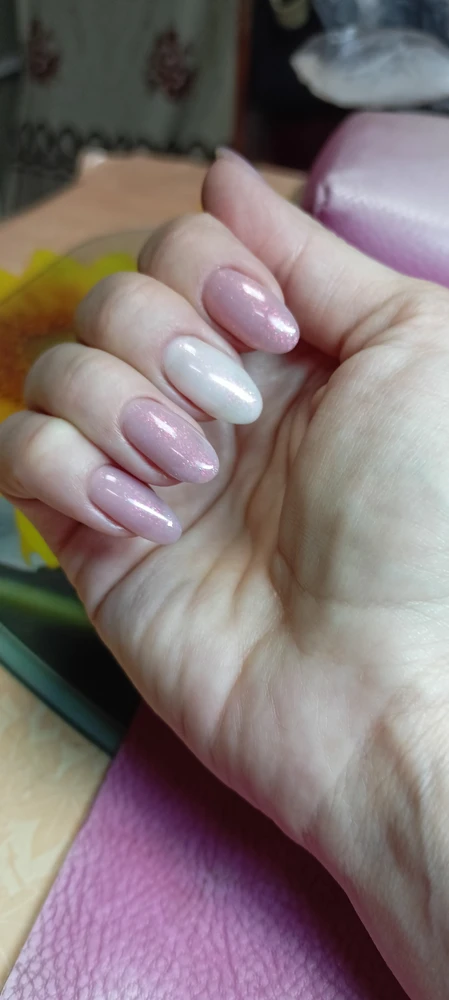 Базы классные, очень довольна. Наносятся очень хорошо, само выравниваются, податливые в нанесении. Можно и по мне лучше наносить не как базу а как цветник. Равномерно ложится в три средних слоя и замечательно. Завтра жду ещё доставку с другими оттенками, думаю они не хуже. Спасибо производителю и продавцу! Рекомендую.