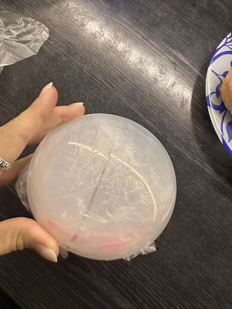 Все хорошо, но неприятно, что треснут бокс