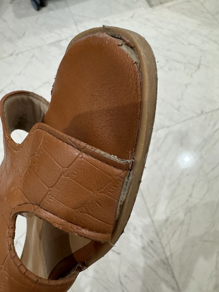 Покупала в районе ~~1.800 рублей…не отходила даже 3-ех месяцев….качество ужасное(