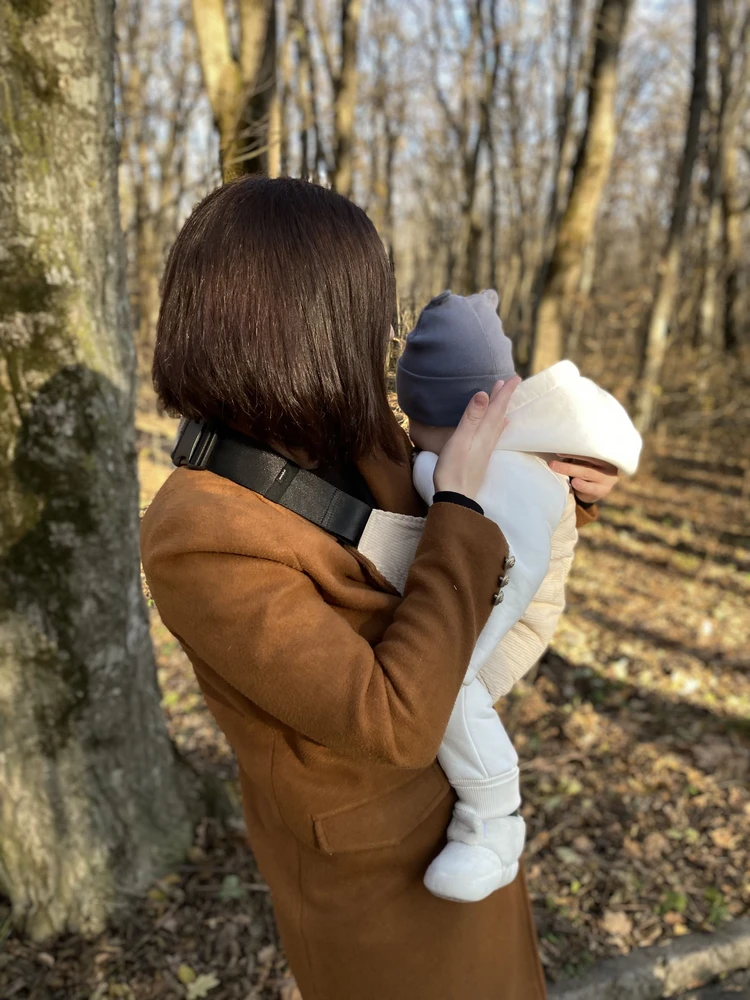 Это лучшее изобретение человечества 🙏🏼 Моя спина сказала огромное спасибо))) Очередная прогулка, когда ребенок не хотел сидеть в коляске, заканчивалась тем, что бежали домой. А теперь можно спокойно погулять, пройтись по магазинам))) Качество на высоте, все идеально прошито, материал приятный) Ребенок даже заснул в этом слинге))) 
Однозначно рекомендую, не пожалеете 🙌🏻