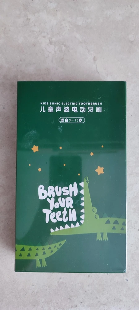 Рекомендовал стоматолог. Хорошая щётка. Ребенок в восторге. Очень довольна выбором. Чистит хорошо и радует, что есть таймер.