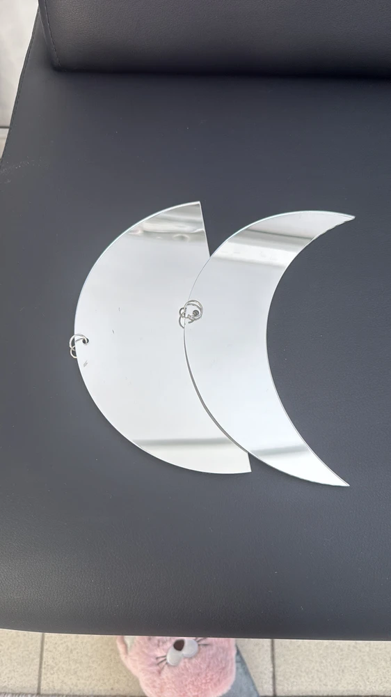 Приклеила зеркало на работе, на следующий день пришла оно упало и развалилось на части