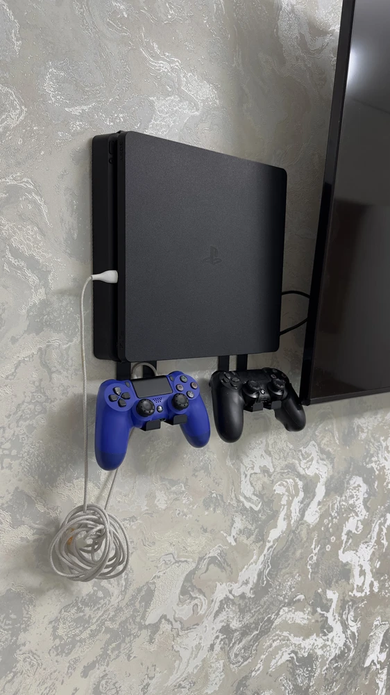 Кранштейн пришел быстро. Очень был доволен покупкой муж. Подошел на PS4 . Очень легко и быстро установили на стену. Удобно что можно и джойстики повесить. И смотрится все очень аккуратно. Рекомендую к покупке👍🏻👍🏻