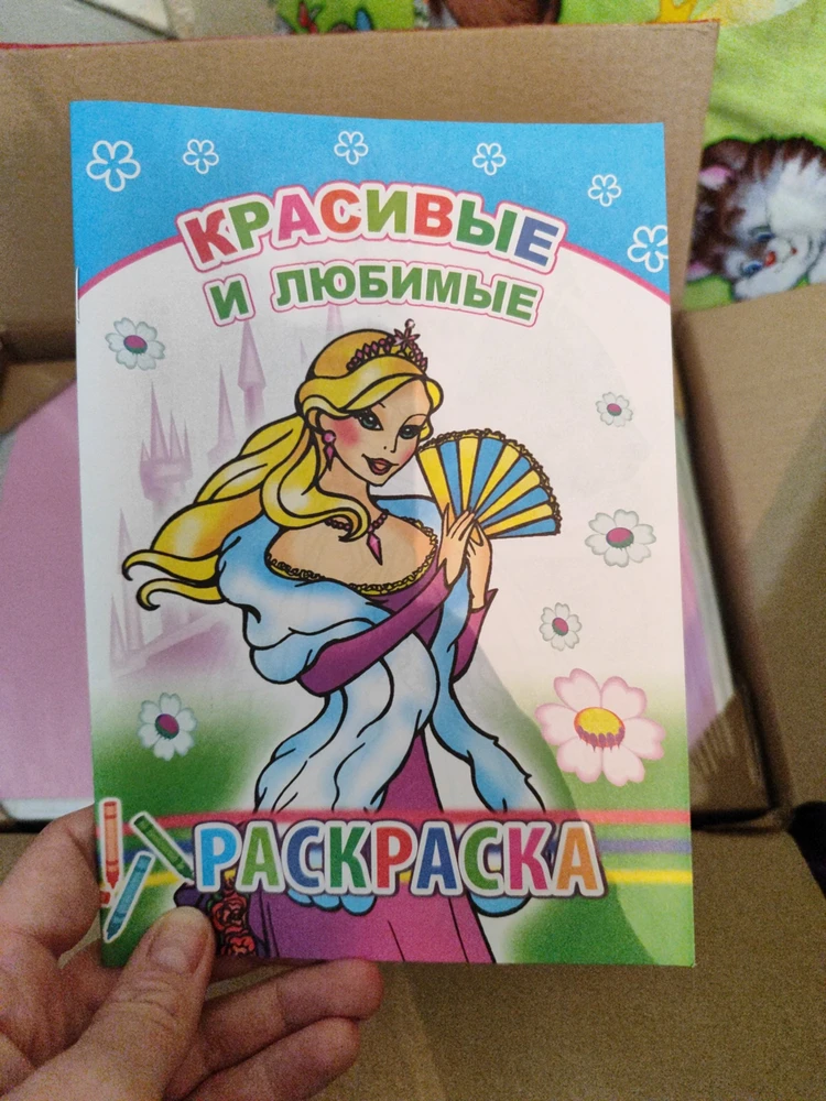 Качественный чемоданчик, внутри ещё не о кровати, покупался на подарок. Чемодан защищен при доставке коробкой+картонными уголками. Отлично.