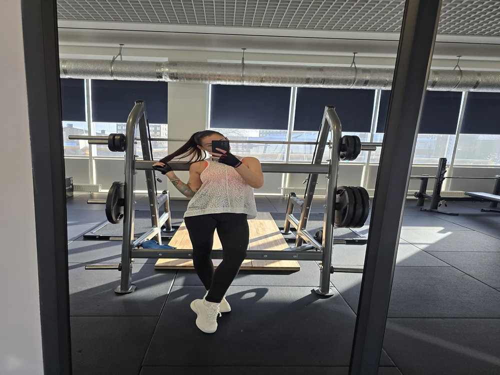 Удобно, как для обычных занятий в зале, так и бегать комфортно. Ну и в целом смотрятся хорошо👍